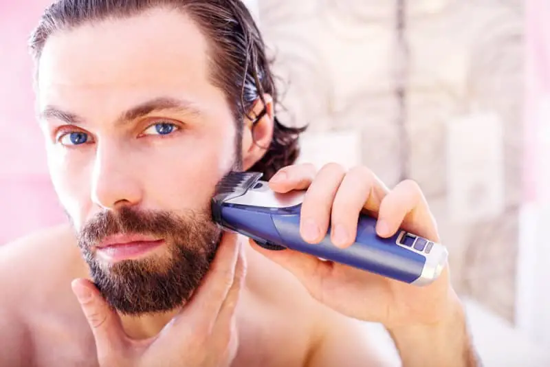 electric shaver with vacuum
