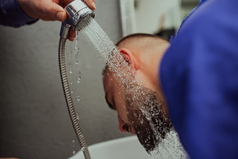 Use Castor Oil on a Damp Beard